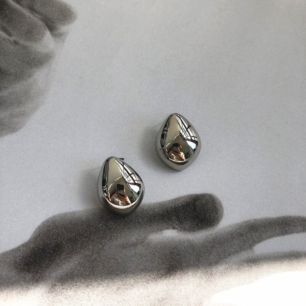 🍑Gold Minimalist Water Drop Shape Design Ear Stud A-111 - Picture 3 of 4